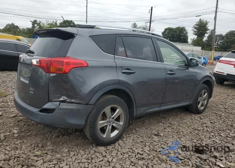 2015 Toyota Rav4 Xle z USA, uszkodzony, nr VIN JTMRFREV4FD136535